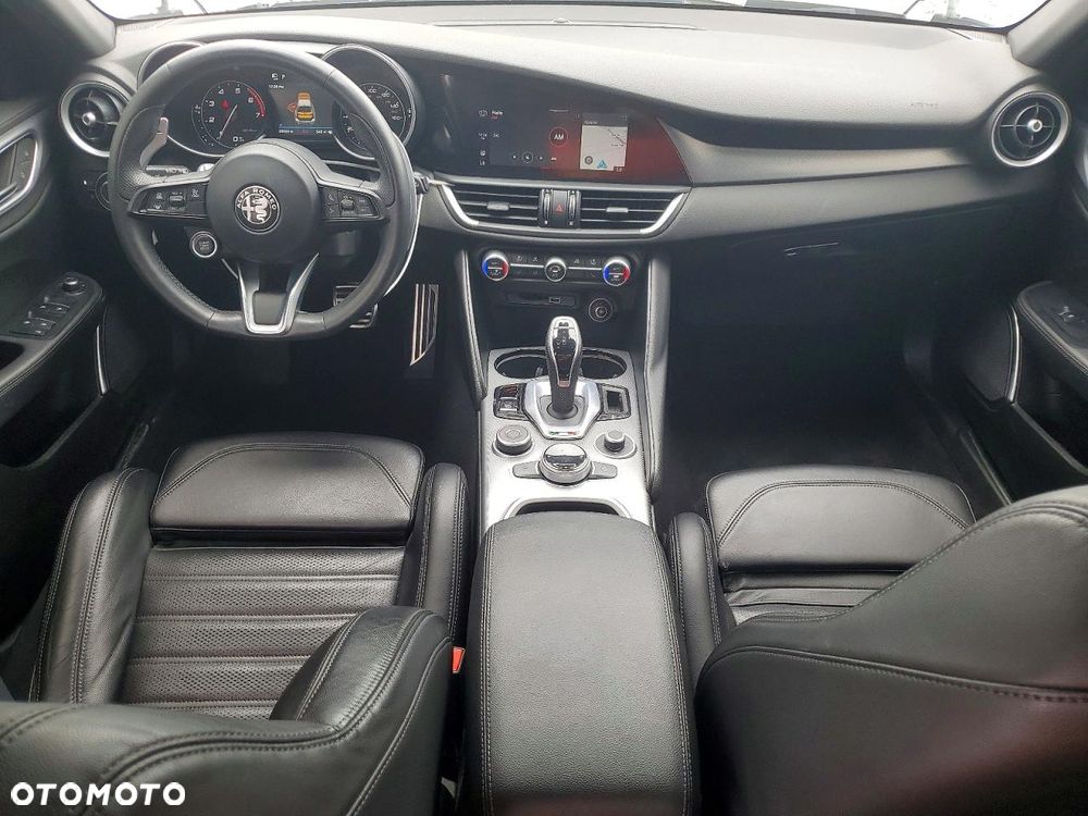 Alfa Romeo Giulia - 8