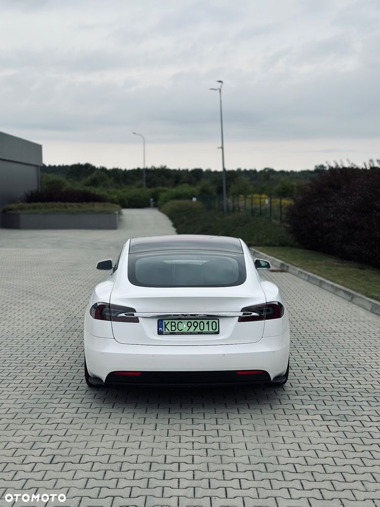 Tesla Model S - 7