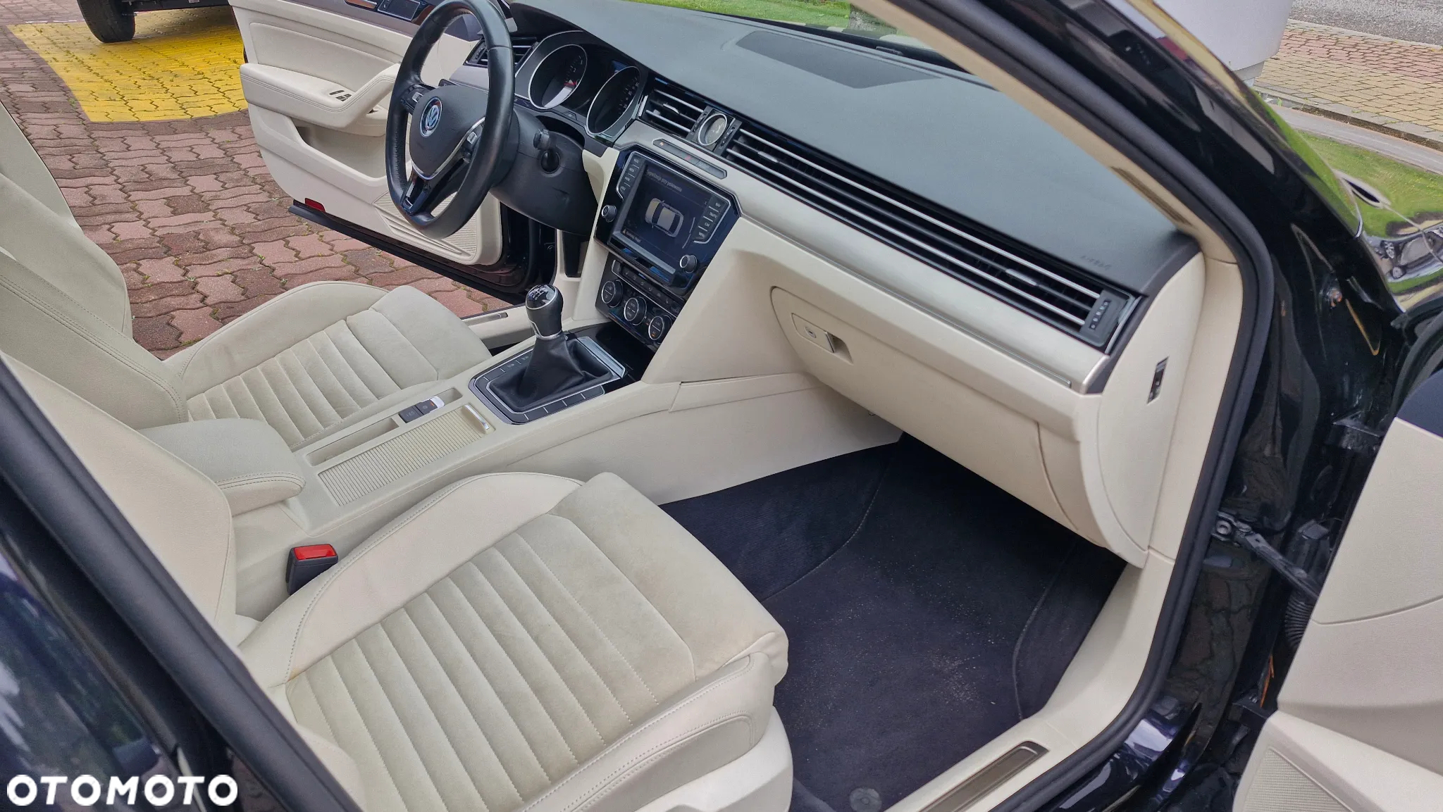 Volkswagen Passat - 11