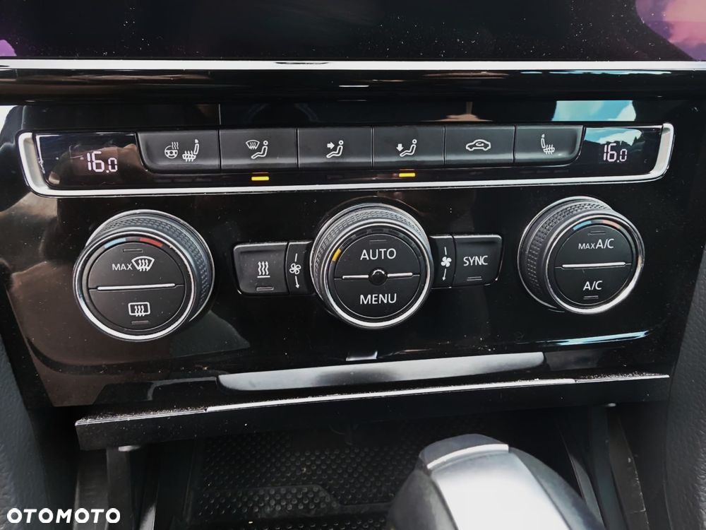 Volkswagen Golf Variant 2.0 TDI SCR DSG R-Line - 20