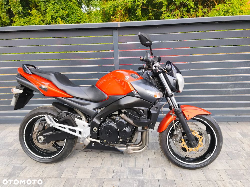 Suzuki GSR - 25