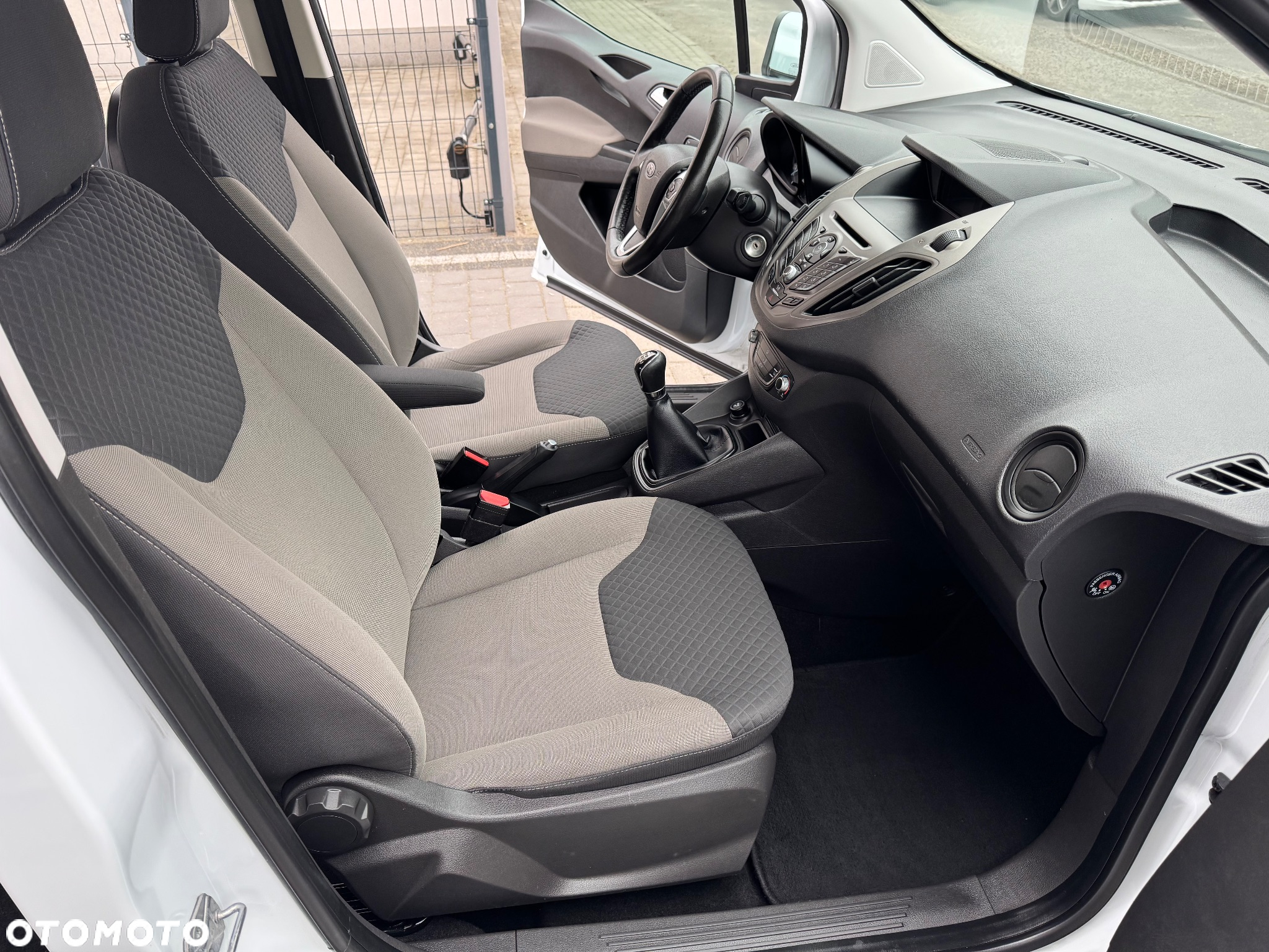 Ford Tourneo Courier 1.5 TDCi S&S Trend - 10