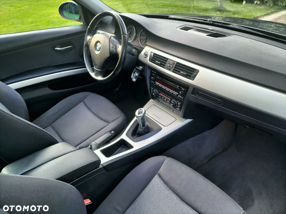 BMW Seria 3 318i - 17