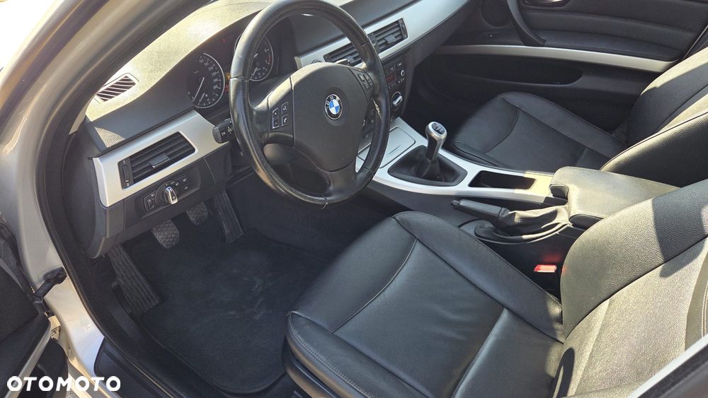 BMW Seria 3 318i Edition Exclusive - 11