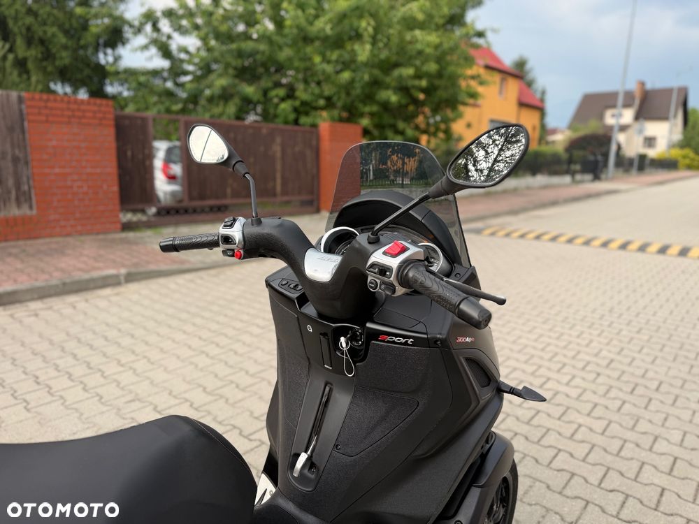 Piaggio MP-3 - 13