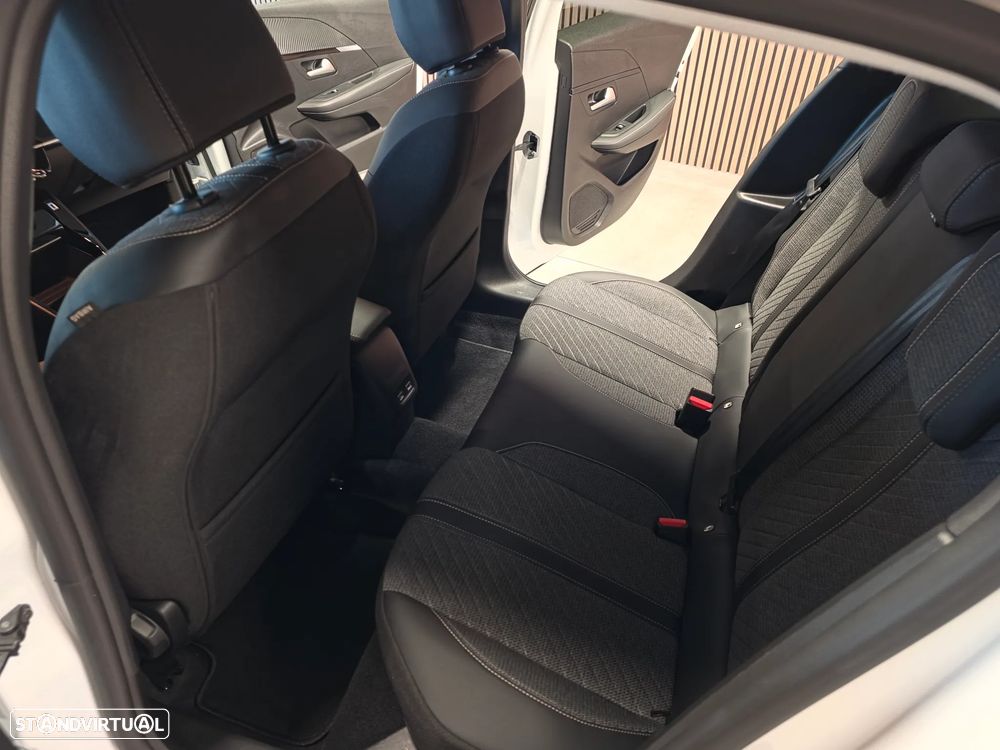 Peugeot 208 1.2 Hybrid Allure e-DCS6 - 18