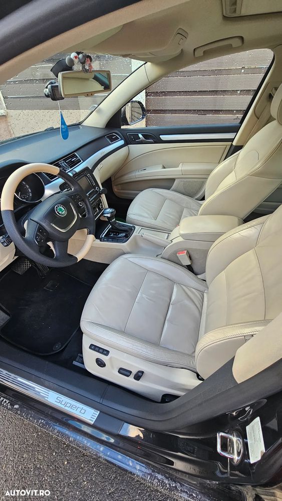 Skoda Superb Combi 2.0 TDI Elegance DSG - 9
