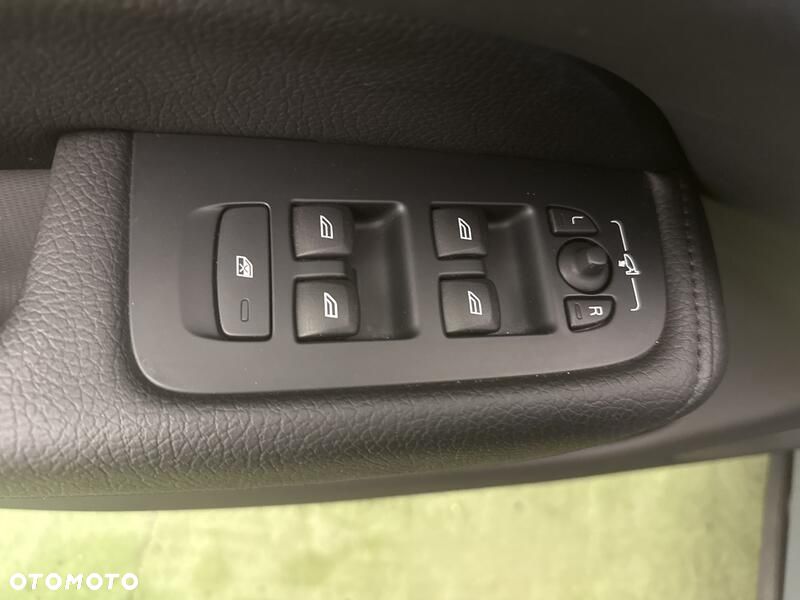 Volvo XC 60 B4 D AWD Momentum Pro - 12
