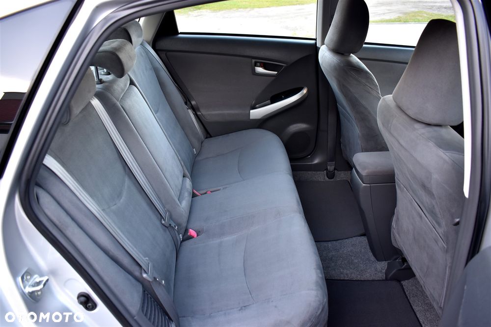 Toyota Prius (Hybrid) Executive - 18