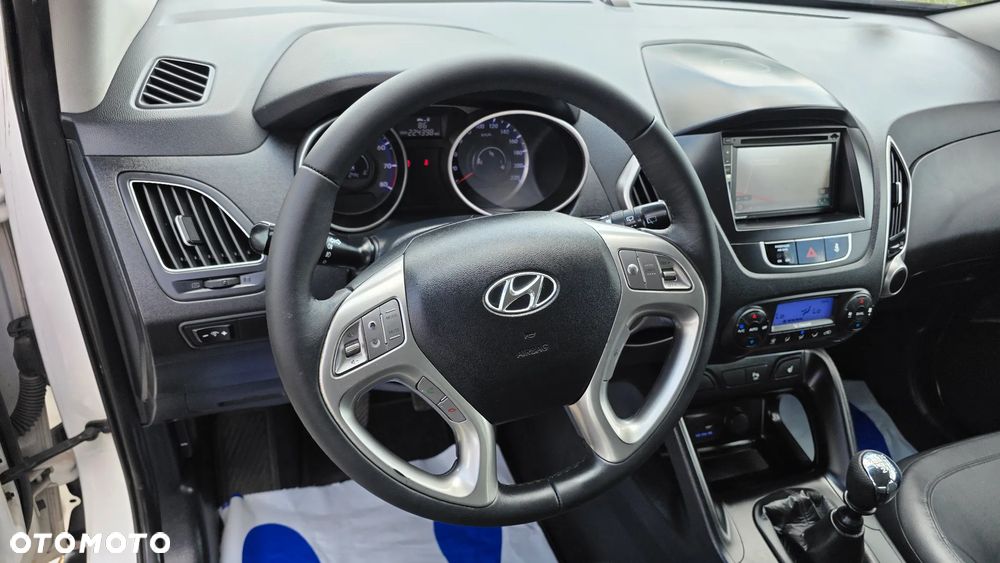 Hyundai ix35 1.6 2WD Fifa World Cup Edition - 13