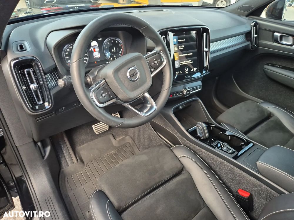 Volvo XC 40 B4 AT8 Mild Hybrid Momentum - 12