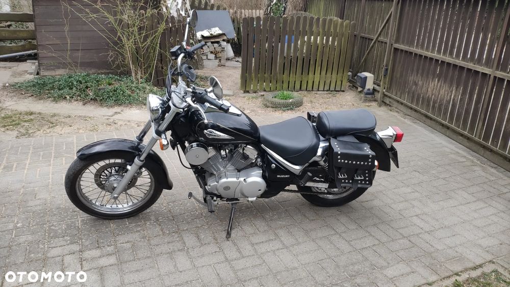 Suzuki Intruder - 1