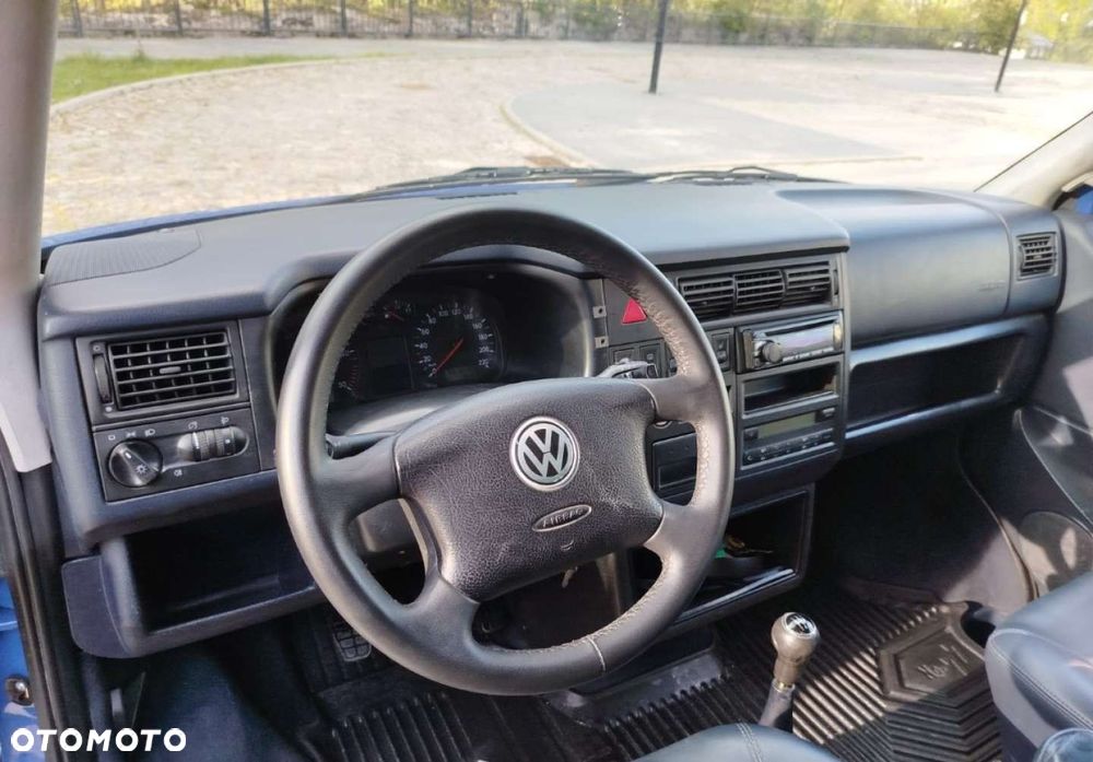 Volkswagen Caravelle - 11