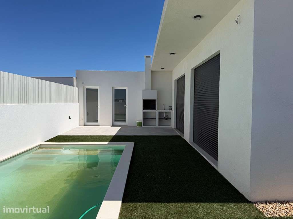 Moradia Térrea T3 a venda com 2 suites, Piscina em Urbanização - Grande imagem: 2/22