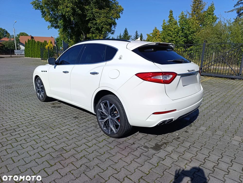 Maserati Levante Essence - 6