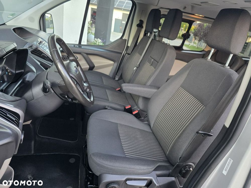 Ford Tourneo Custom - 28