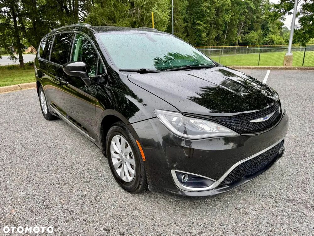 Chrysler Pacifica - 10