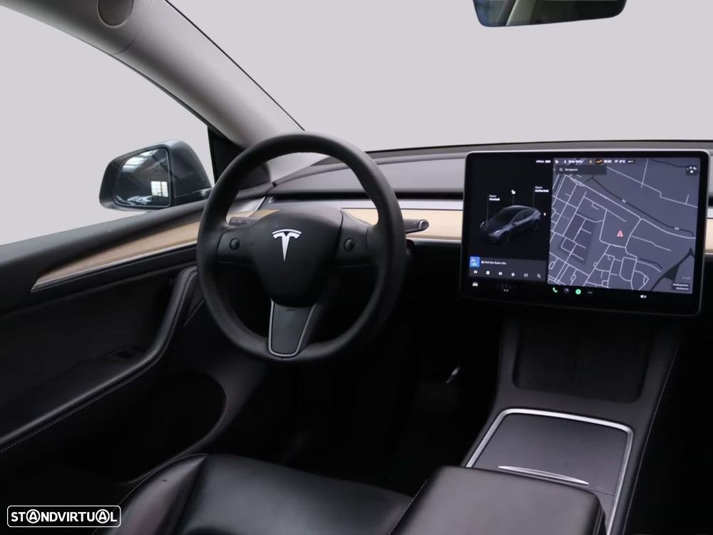 Tesla Model Y - 4