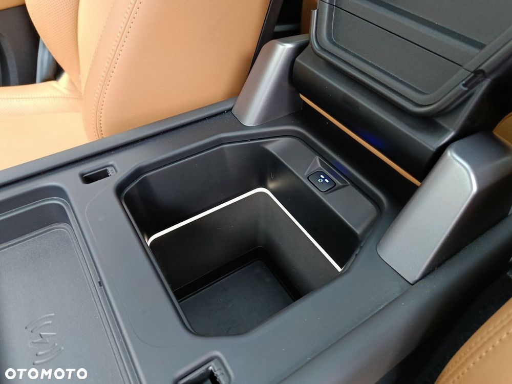 Land Rover Defender - 35