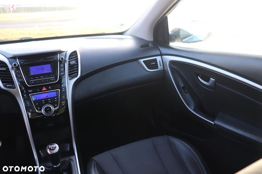 Hyundai i30 blue Kombi 1.6 CRDi Trend - 18