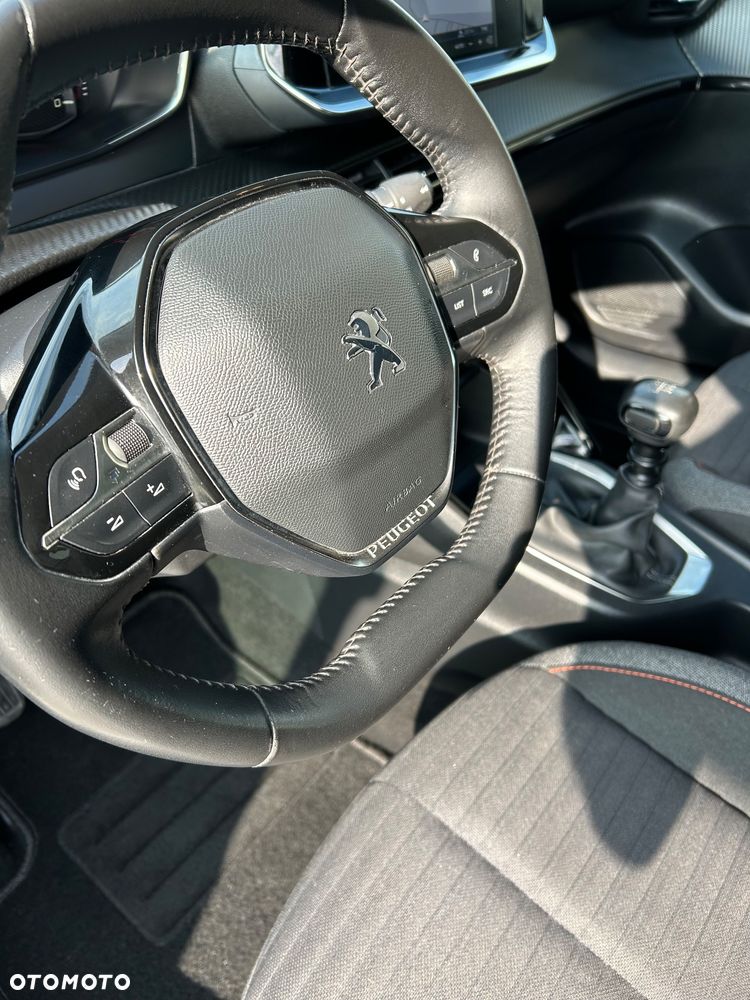 Peugeot 208 - 21