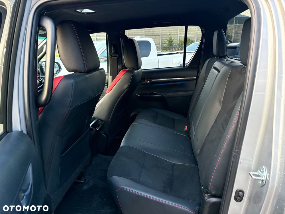 Toyota Hilux 2.8 D-4D Double Cab GR Sport 4x4 - 11