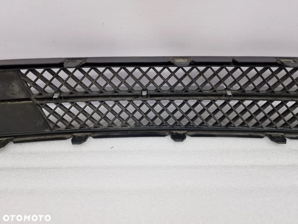 BMW E81 / E87 LIFT 06- KRATKA ŚRODKOWA ZDERZAKA PRZEDNIEGO PRZÓD , NR 51117182367 , NR AUKCJI KR59 - 10