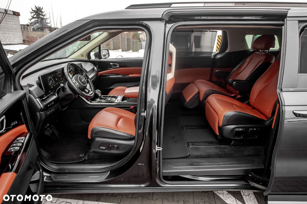 Kia Carnival - 25