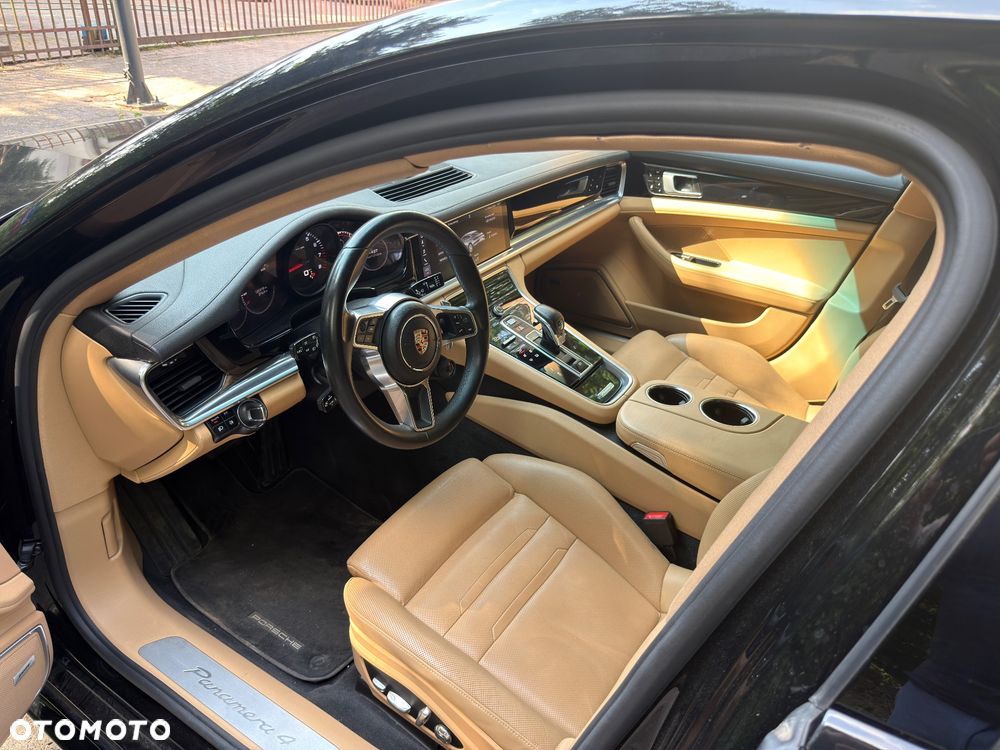 Porsche Panamera 4 - 6