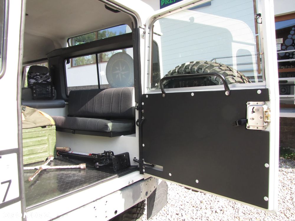 Land Rover Defender - 19