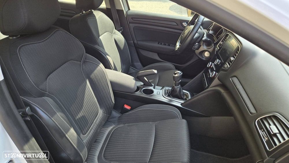 Renault Mégane 1.5 Blue dCi Limited - 4