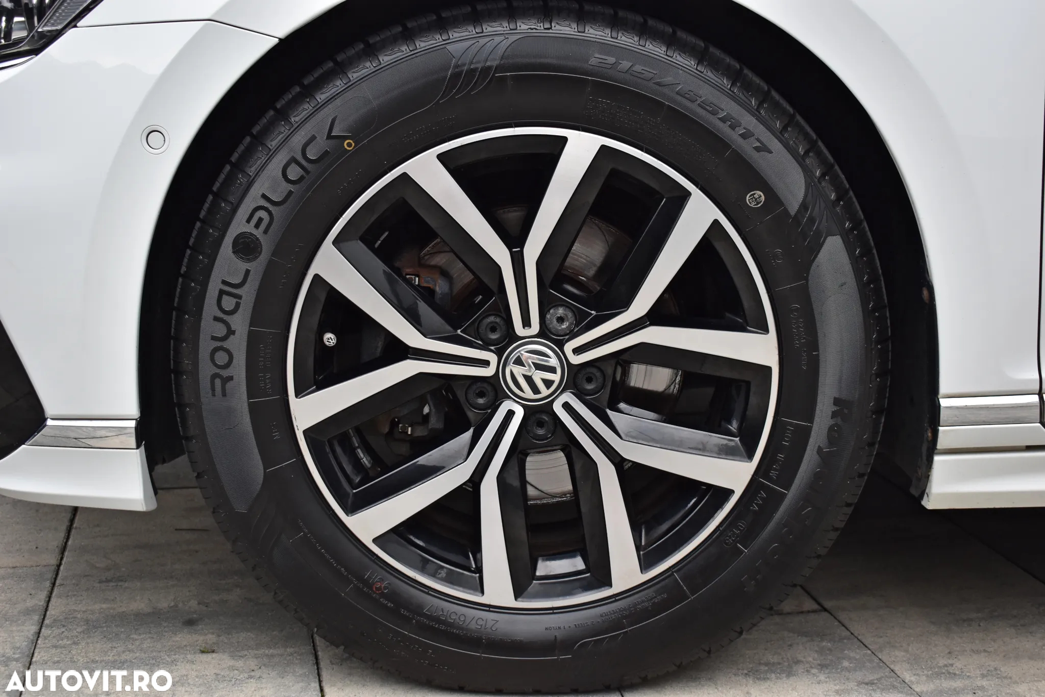Volkswagen Passat Variant 2.0 TDI SCR DSG R-Line - 24