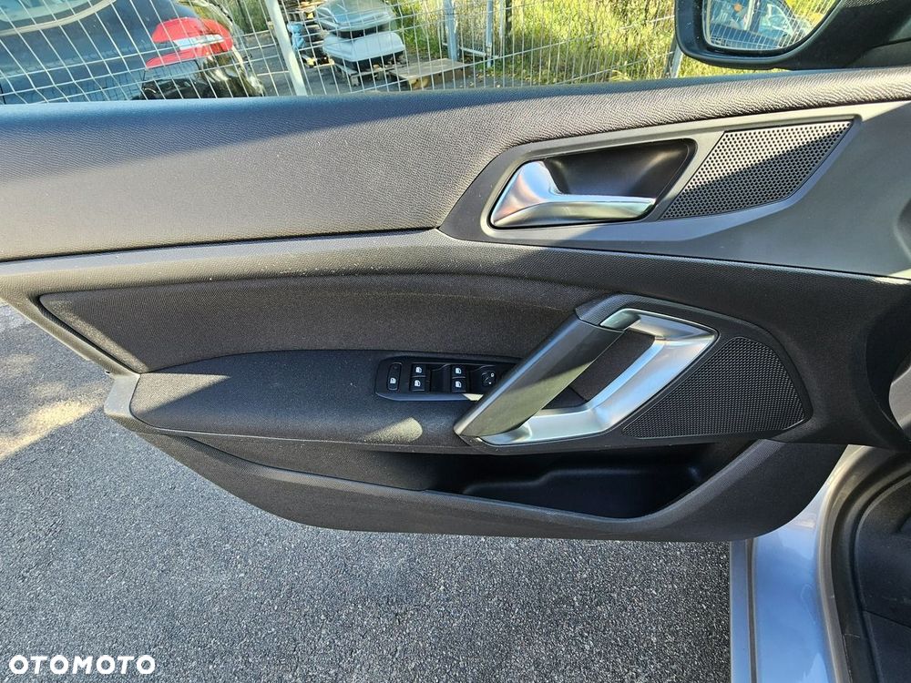Peugeot 308 1.6 THP Access - 25