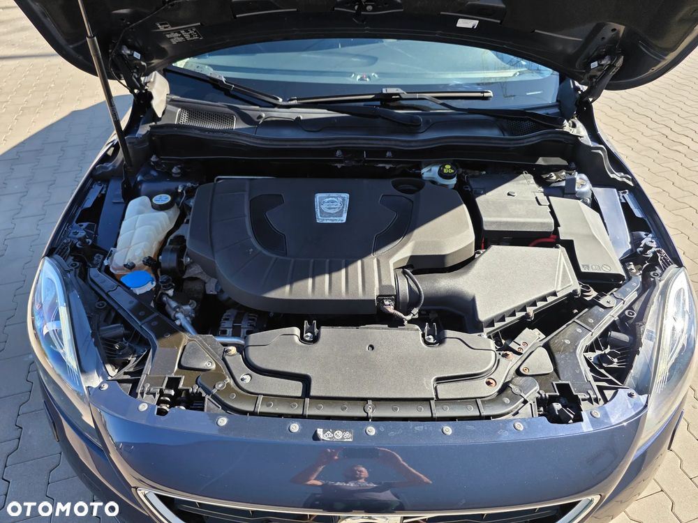 Volvo V40 D3 Geartronic Momentum - 28