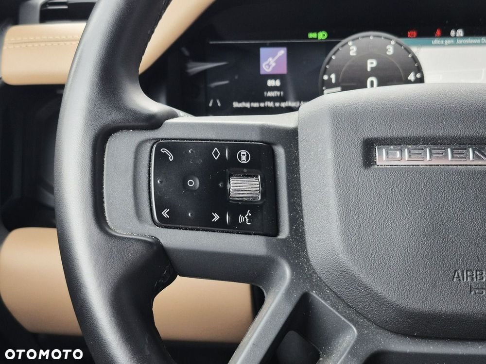 Land Rover Defender - 33