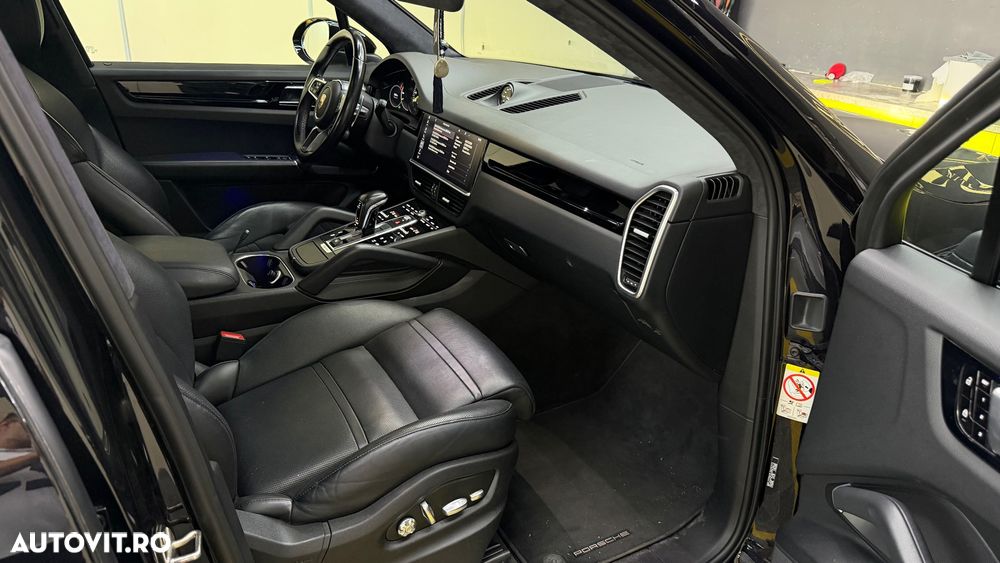 Porsche Cayenne Tiptronic S Platinum Edition - 26
