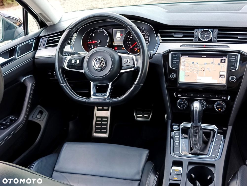Volkswagen Passat Variant 2.0 TDI SCR DSG 4Motion Business - 20