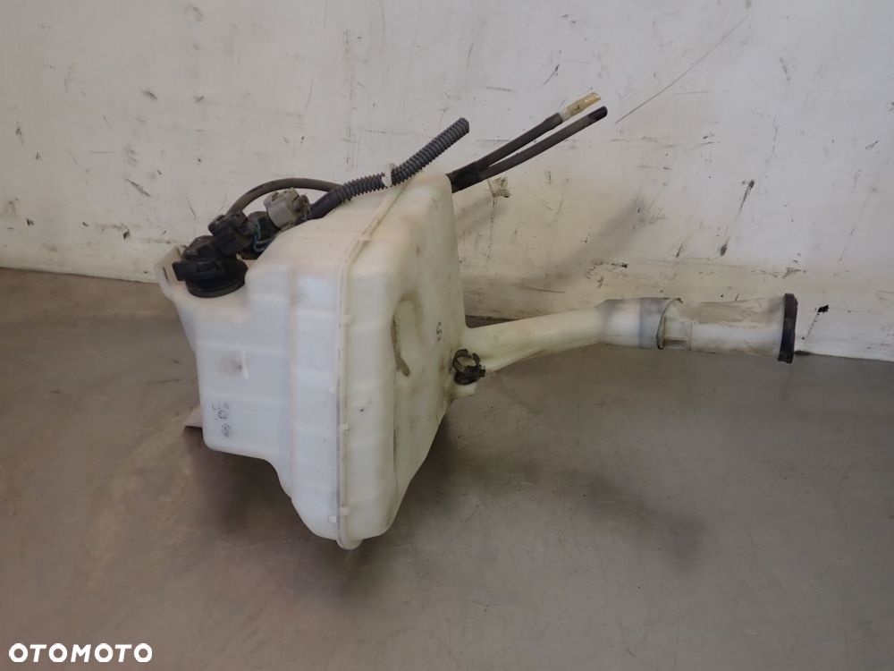 ZBIORNICZEK SPRYSKIWACZY TOYOTA URBAN CRUISER - 3