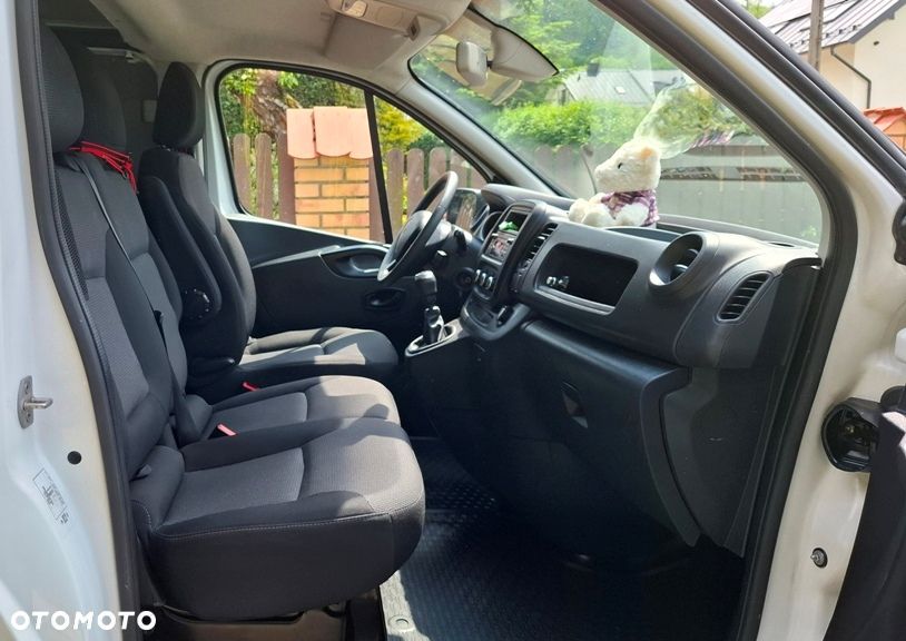 Renault TRAFIC III - 12
