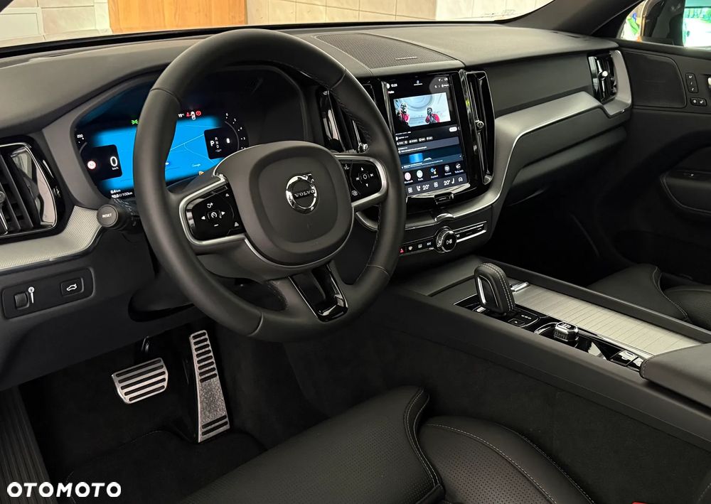 Volvo XC 60 B4 D AWD Plus Dark - 8