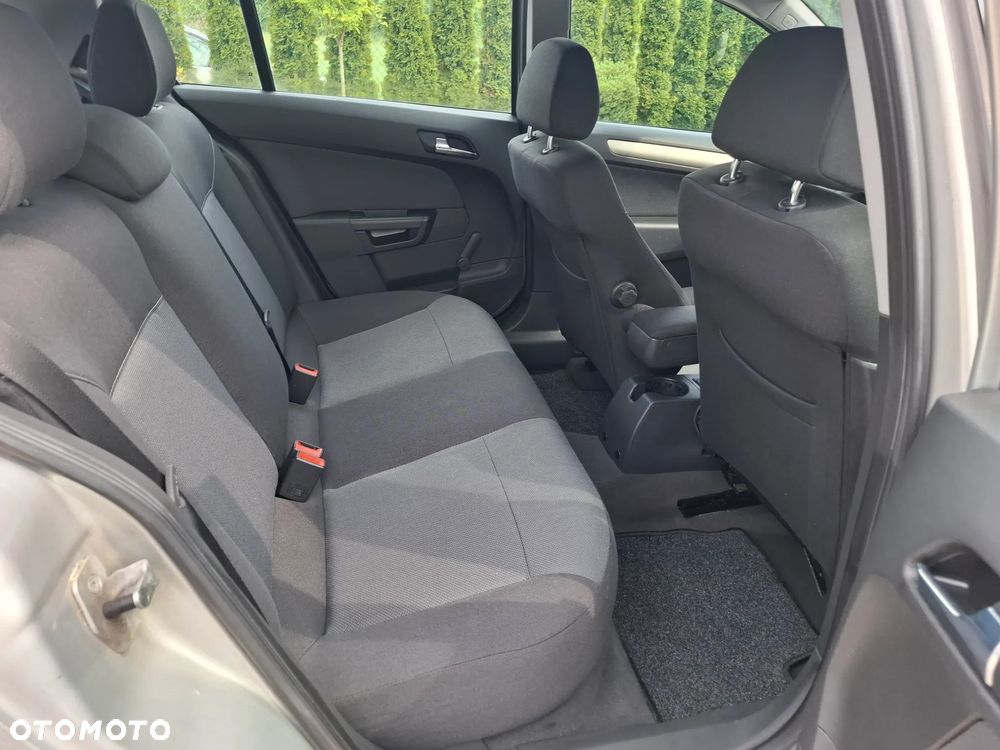 Opel Astra 1.6 NAVI - 24
