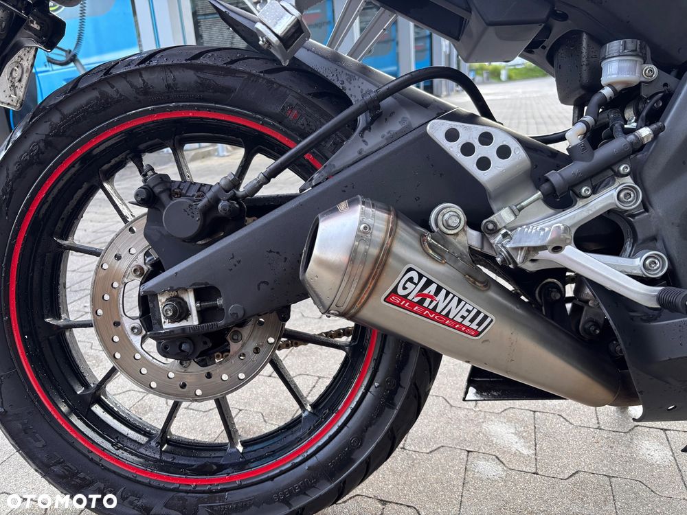 Yamaha YZF - 6