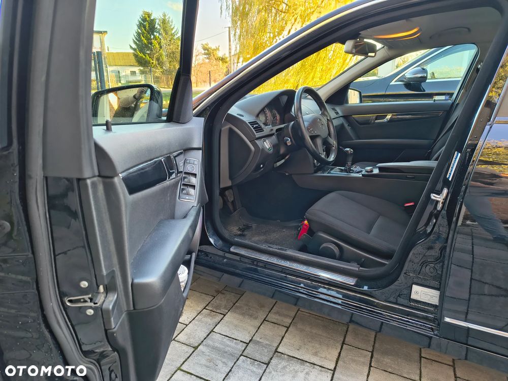 Mercedes-Benz Klasa C 180 K BlueEff Classic - 12