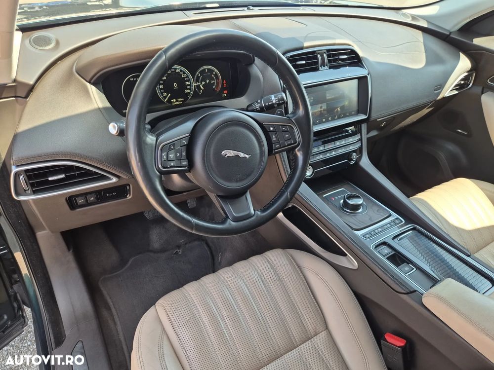 Jaguar F-Pace 20d AWD Portfolio - 11