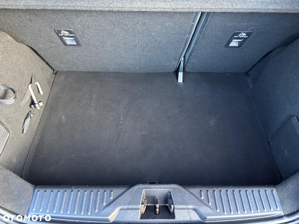 Ford Fiesta 1.0 EcoBoost S&S ST-LINE - 38