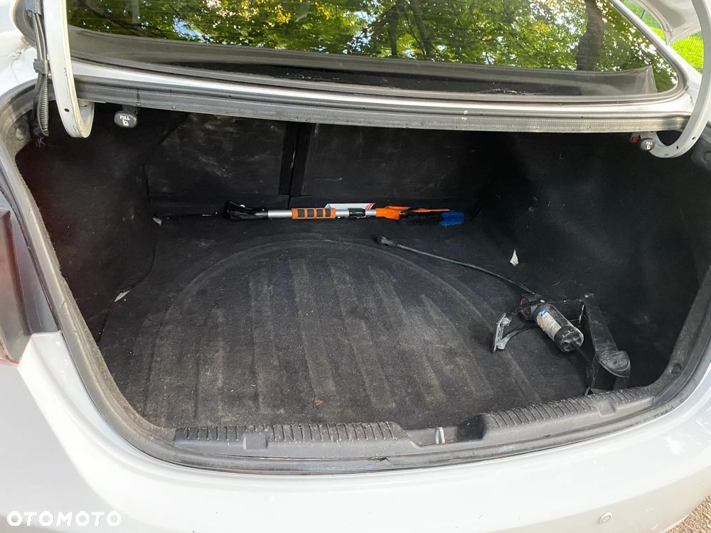 Hyundai Elantra 1.6 Comfort - 13