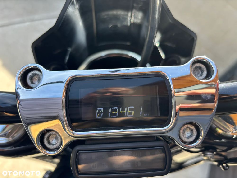 Harley-Davidson Softail Street Bob - 15