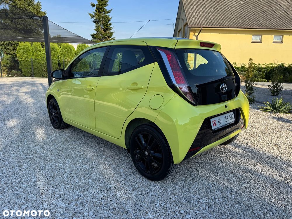 Toyota Aygo x mit x-business Paket - 8