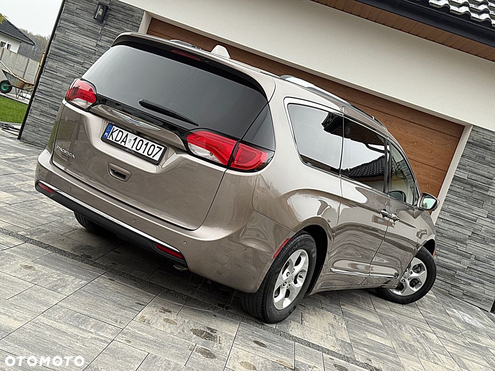 Chrysler Pacifica - 4