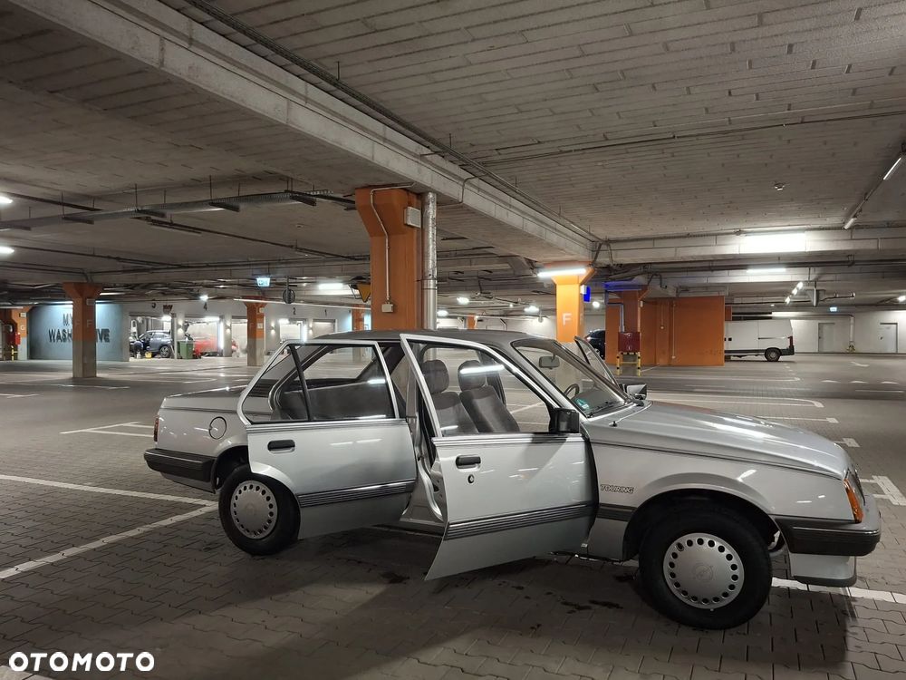 Opel Ascona 1.6 Exclusive - 23